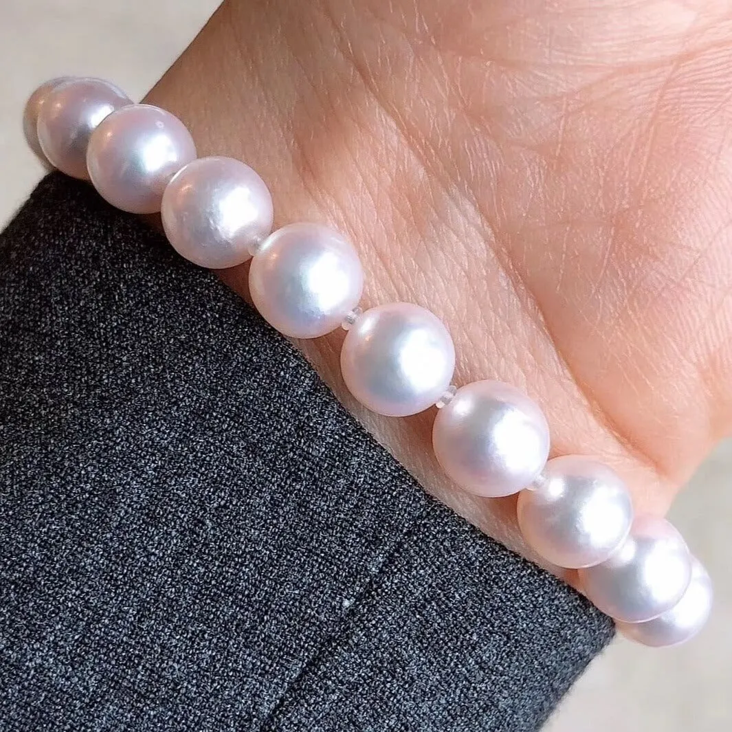 7.5-8.0 mm Near Gem White Akoya Pearl Bracelet & Diamond in 18K Gold Clasp