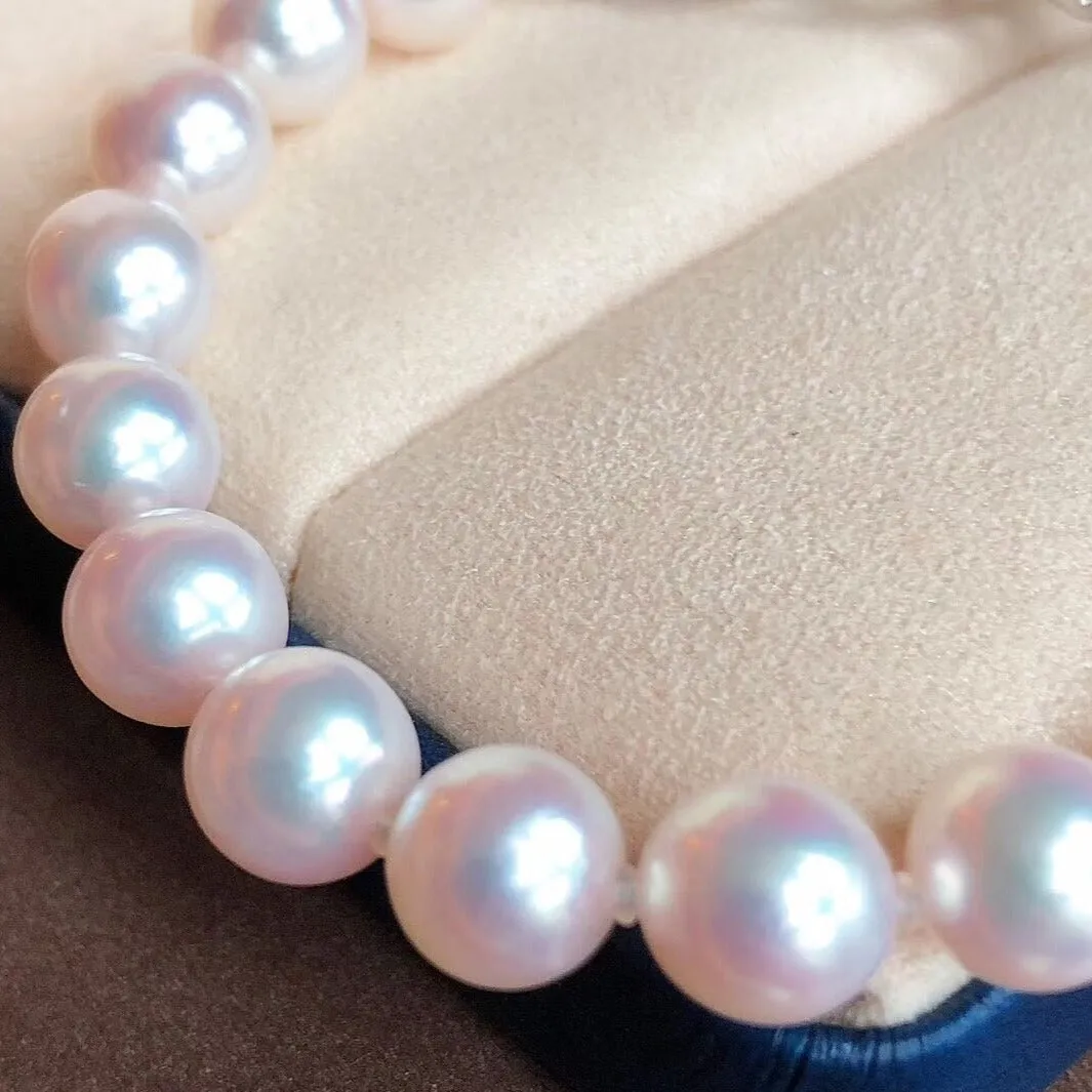 7.5-8.0 mm Near Gem White Akoya Pearl Bracelet & Diamond in 18K Gold Clasp