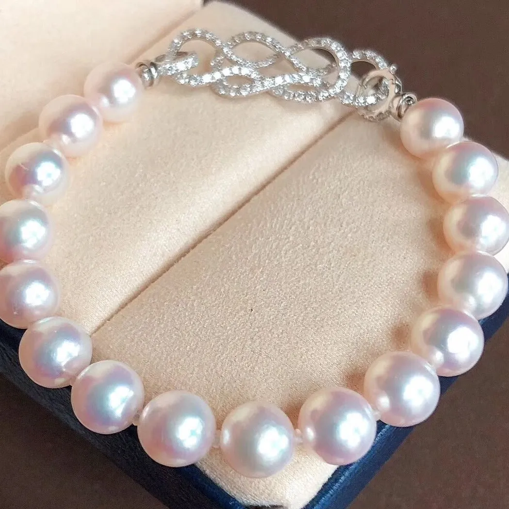 7.5-8.0 mm Near Gem White Akoya Pearl Bracelet & Diamond in 18K Gold Clasp
