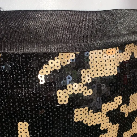 BCBGMaxAzria sequined leopard skirt, leopard print black/gold, zip. 4 EUC