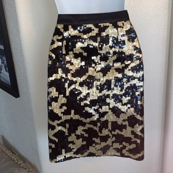 BCBGMaxAzria sequined leopard skirt, leopard print black/gold, zip. 4 EUC