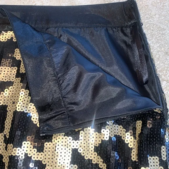 BCBGMaxAzria sequined leopard skirt, leopard print black/gold, zip. 4 EUC