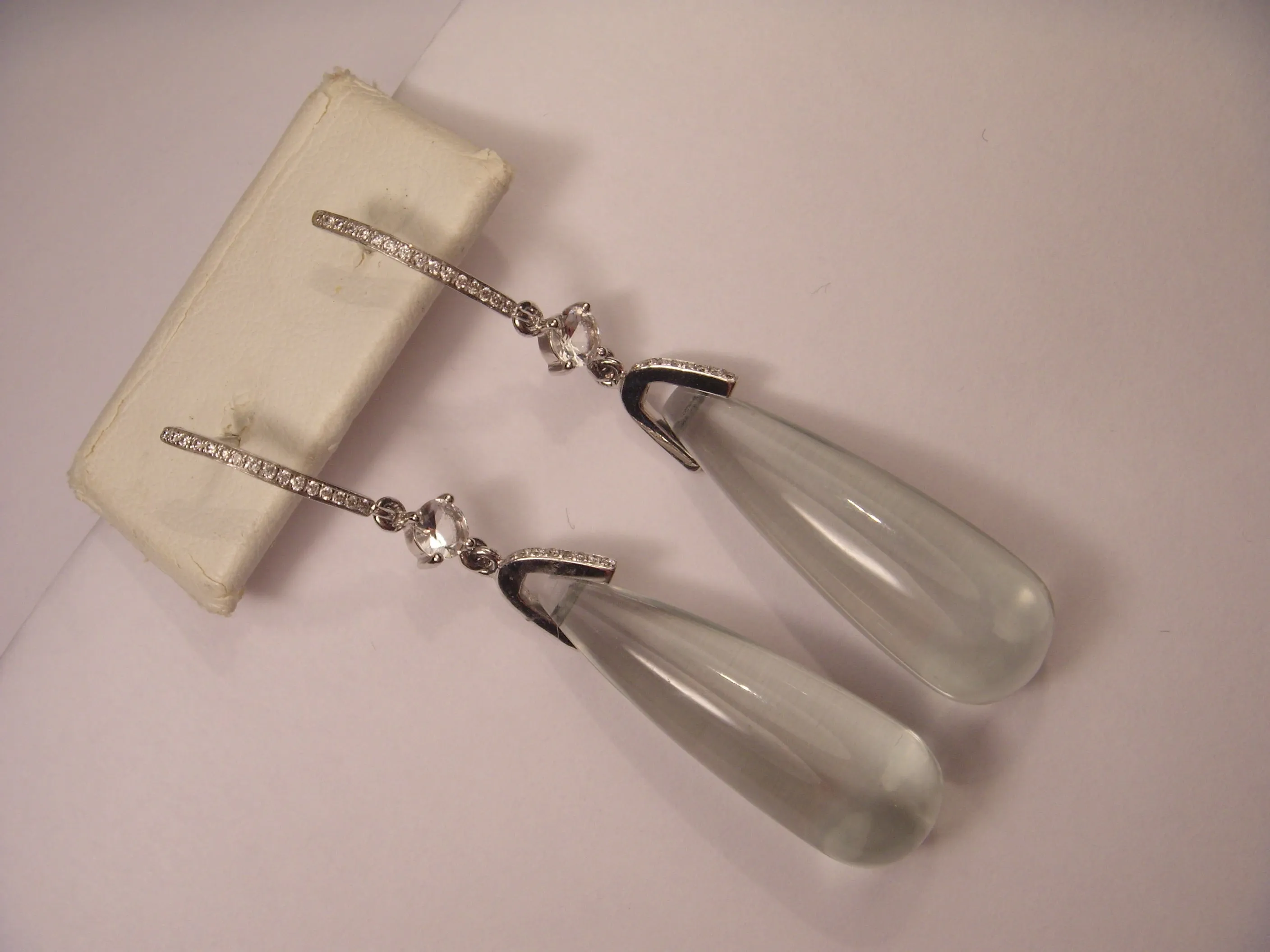Beautiful Estate 14K White Gold Diamond Green Amethyst Cabochon Tear Drop Dangle Earrings