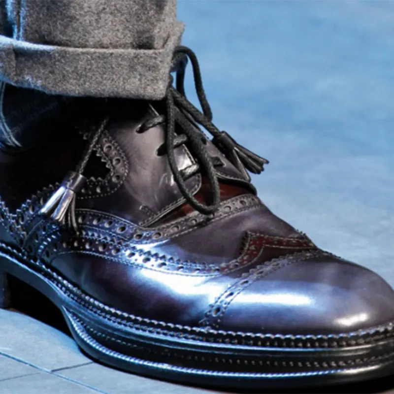 Carved Retro Style Derby Shoes Lace-up Leather Shoes