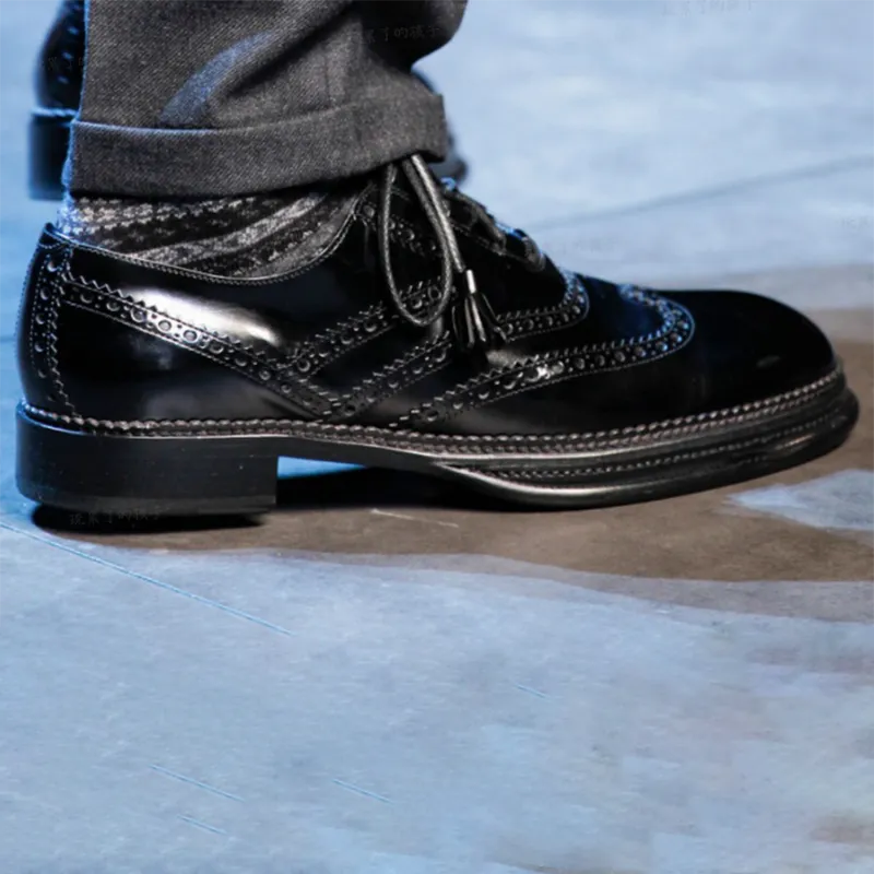 Carved Retro Style Derby Shoes Lace-up Leather Shoes