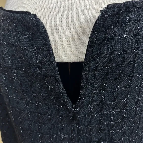 WHBM Elegant Tweed Mini Skirt with Chain Detail in Shimmery Black Size 2