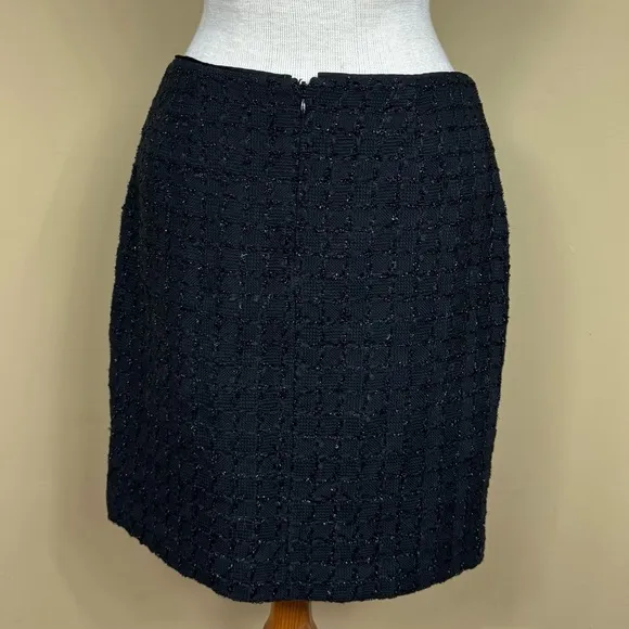 WHBM Elegant Tweed Mini Skirt with Chain Detail in Shimmery Black Size 2